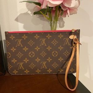 Louis Vuitton Neverfull Pouch